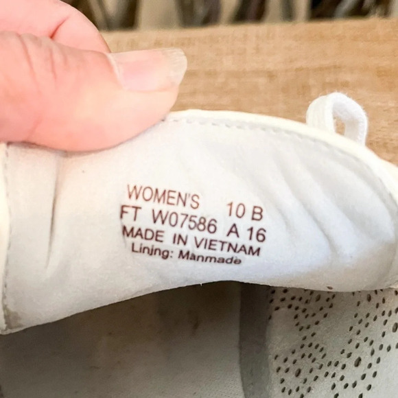 Cole Haan GrandPro White Perforated Sneaker Size 10 Women’s - Picture 13 of 14